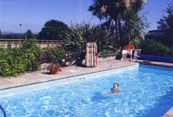 cottages with swimming pool